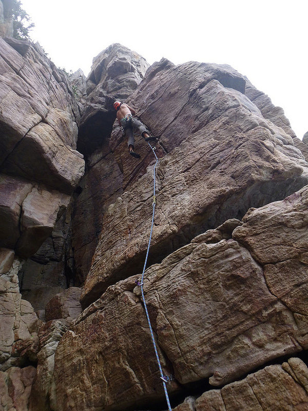 Rock climbing at Dragon Cave (Long Dong), Taipei, Taiwan｜Accupass