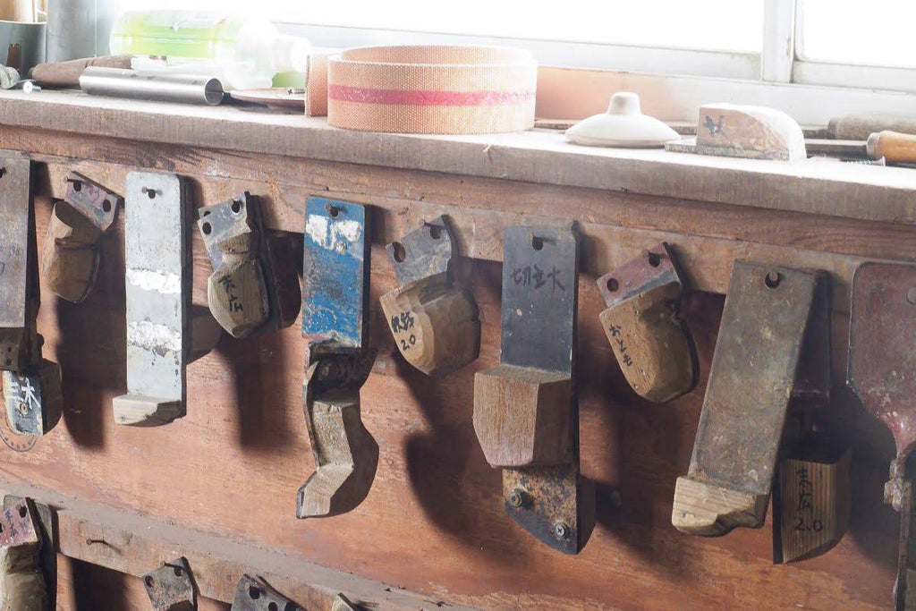 Handmade pallets for different pottery