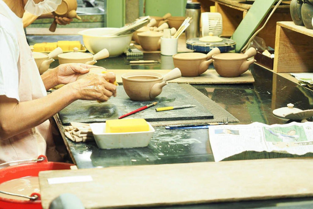 Manufacturing process of pottery