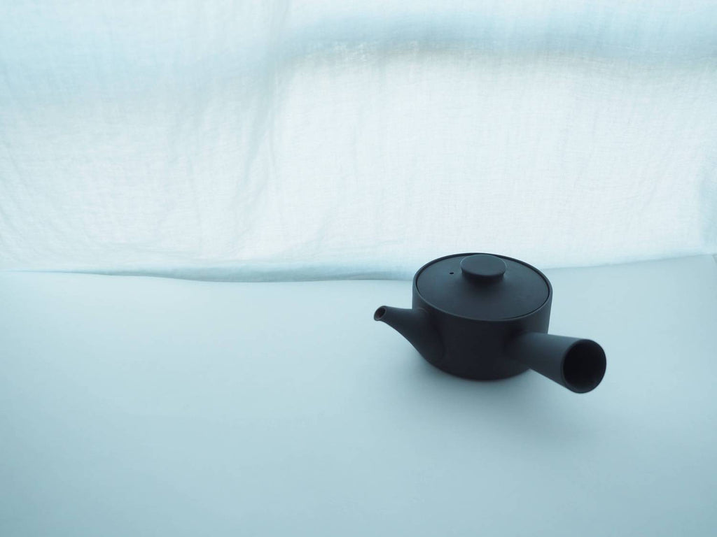 Tea pot by Yumiko Iihoshi