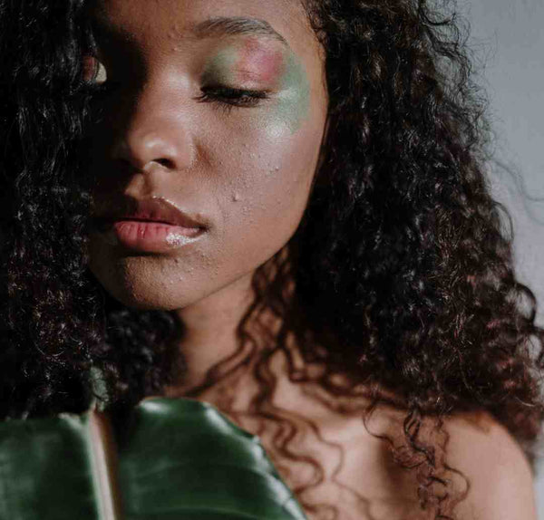 Black girl with curly hair in natural make-up.