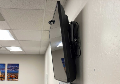 HIDEIt Mounts HQ TV with a tilt mount and Mac Mini