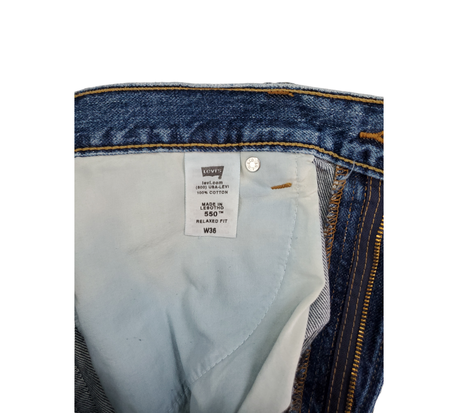 Levi's 550 Relaxed Fit Bermuda Shorts Size 36 | Popular brands used clothing