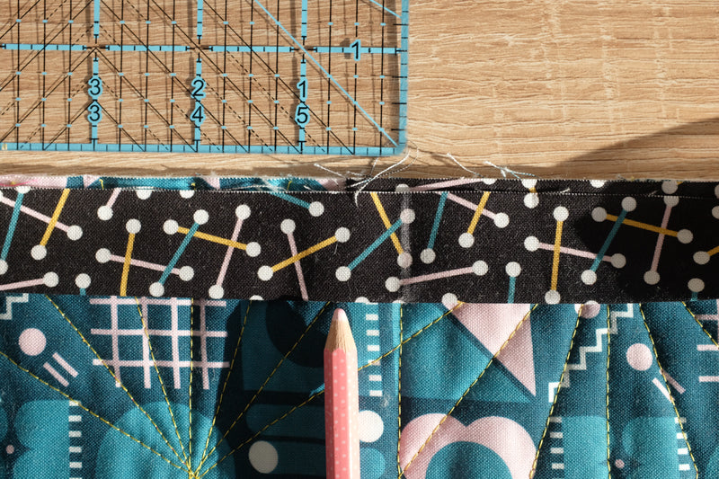 The Weekend Quilter_How To Make Rounded Quilt Corners Tutorial Step 4e
