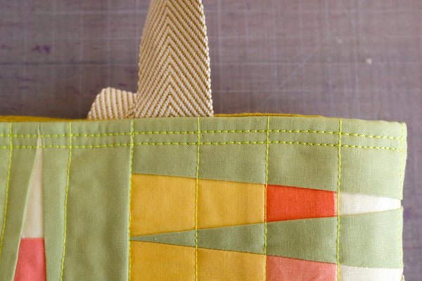 The Weekend Quilter Candy Corn Field mini quilt pattern tote bag tutorial 