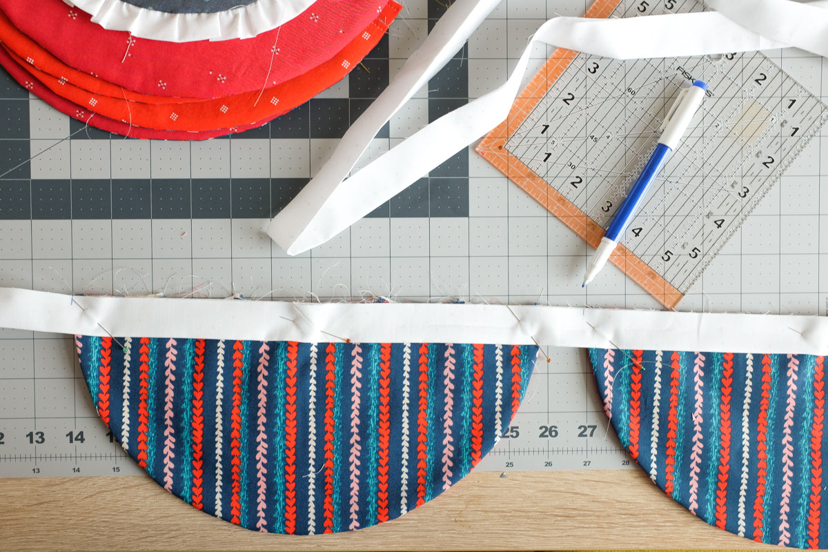 The Weekend Quilter how to make scalloped bunting flags tutorial 