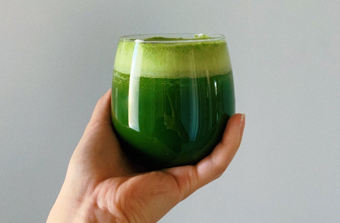 Green juice with chlorella powder