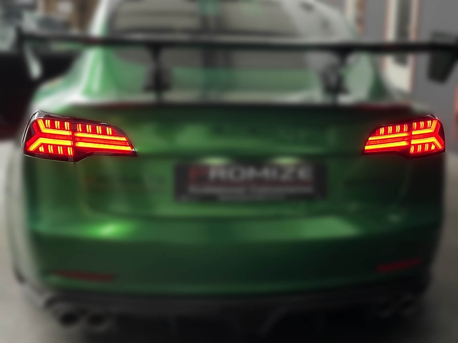 Tesla Model 3 und Model Y: Kofferraum-Lichtleiste, LED-Leiste - Plugear