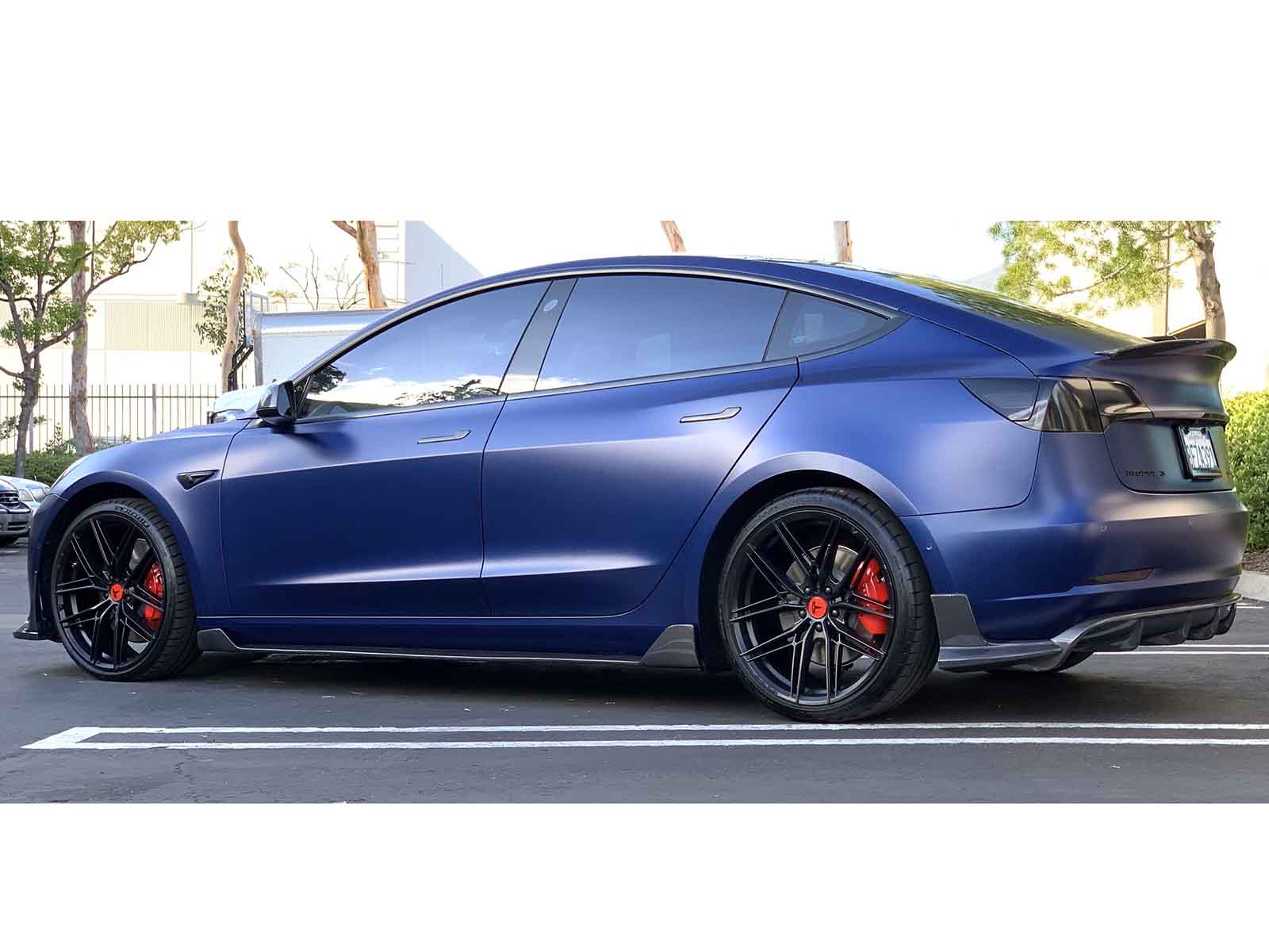 Tesla Model 3: Anschraubbarer Karosserie-Kit - Razor V Style