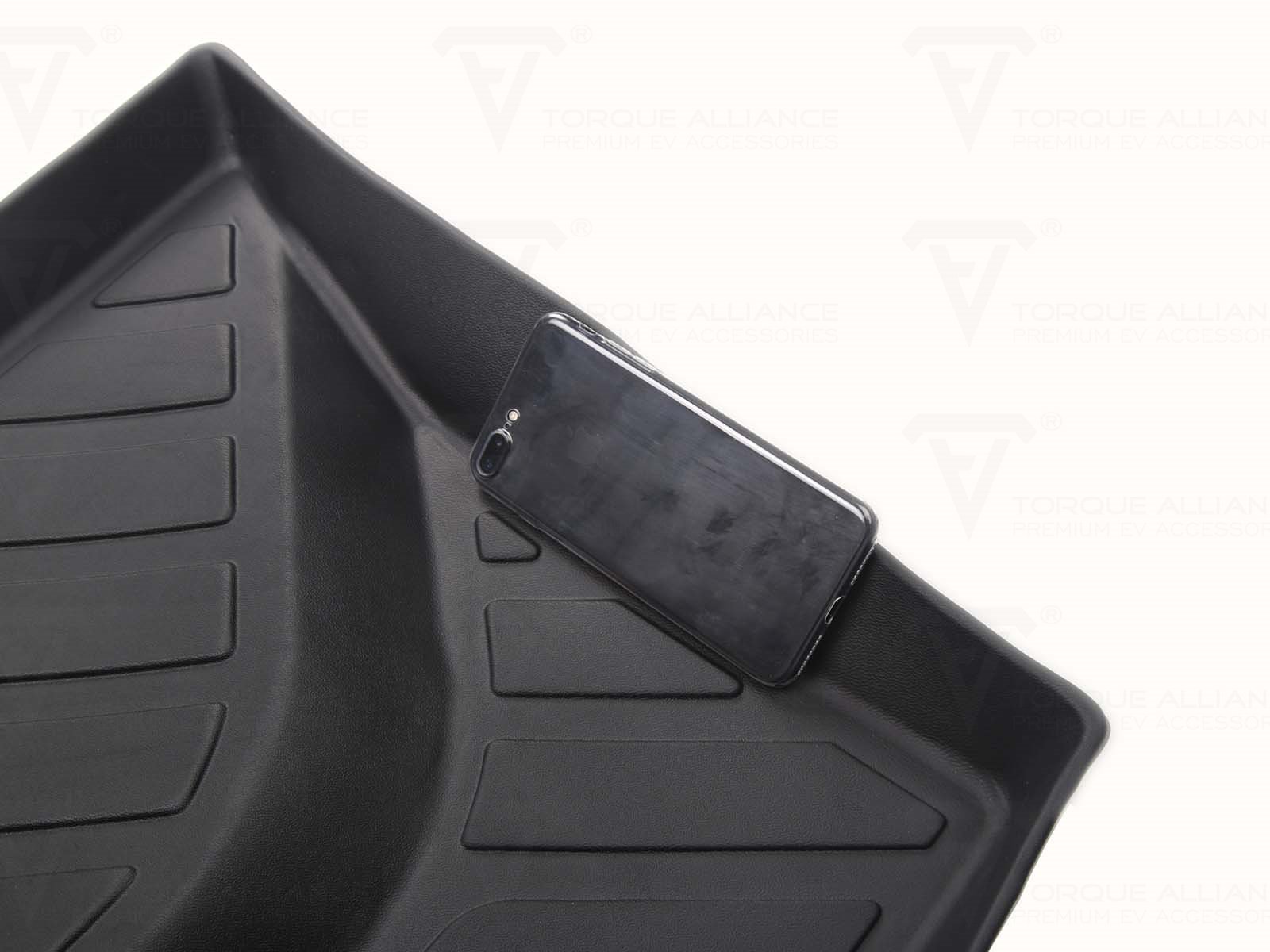 https://cdn.shopify.com/s/files/1/0169/6969/5286/products/tesla-model-y-trunk-lower-compartment-mat-premium-recyclable-rubber-768851_1600x.jpg?v=1636369317