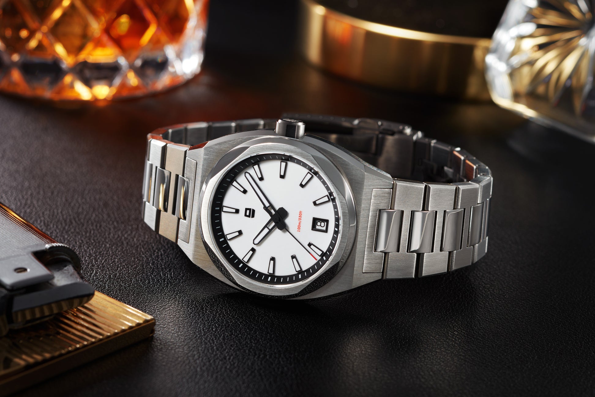 V2_MR-6-white-watch-mood-_2020-11-25_-Ergon-Watches-18109_1944x.jpg