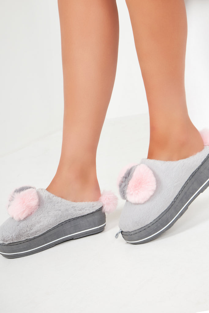 faux fur pom pom slippers