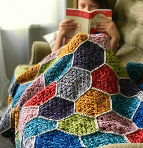 Deb's finished crochet hexagon blanket