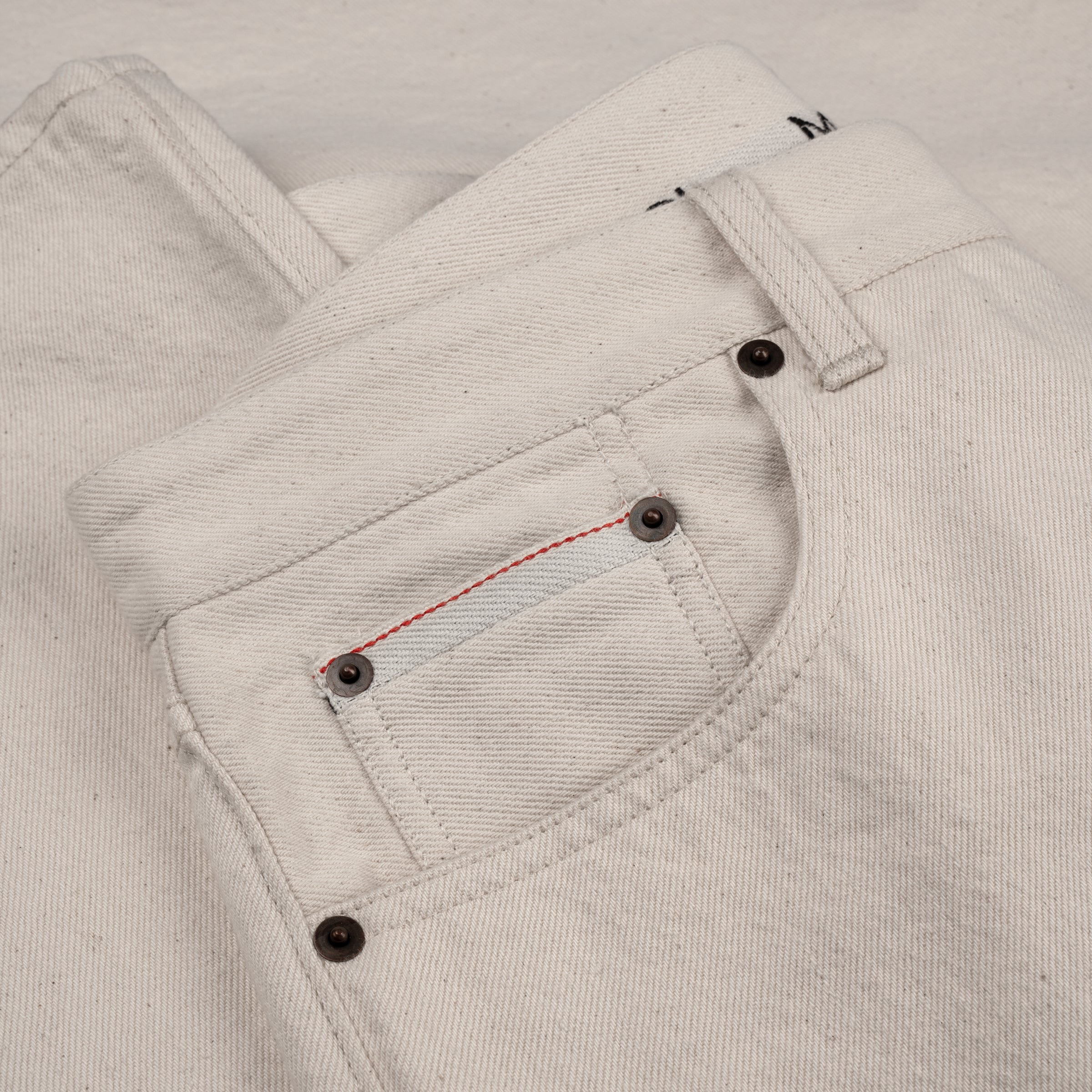 waist and pocket detail of the trousers in natural denim MONOBI