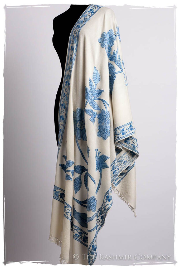 Nuances de bleu de l'ivoire Shawl — Seasons by The Kashmir Company