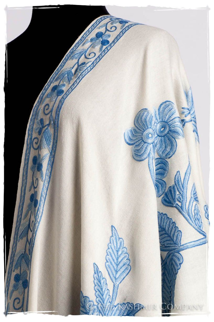 Nuances de bleu de l'ivoire Shawl — Seasons by The Kashmir Company