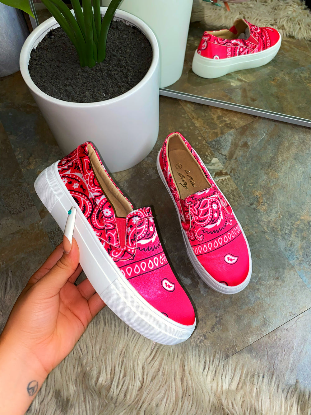 sneakers hot pink
