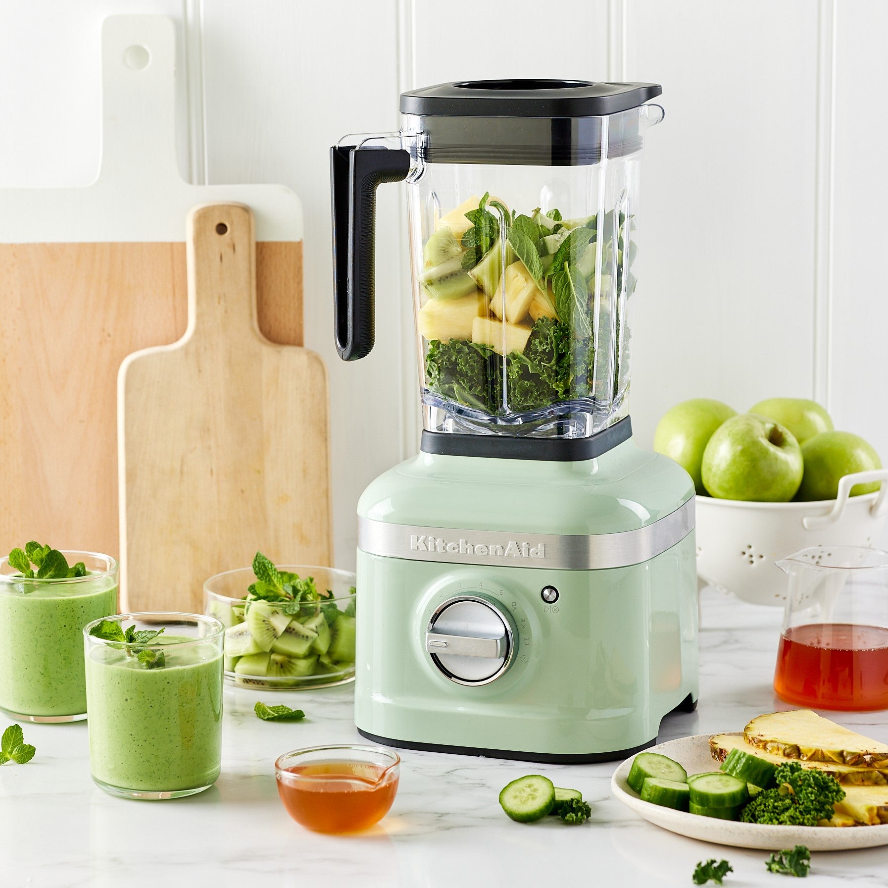 Transform Ingredients and Meal-Prep in No Time with KitchenAid's K400  Blender 