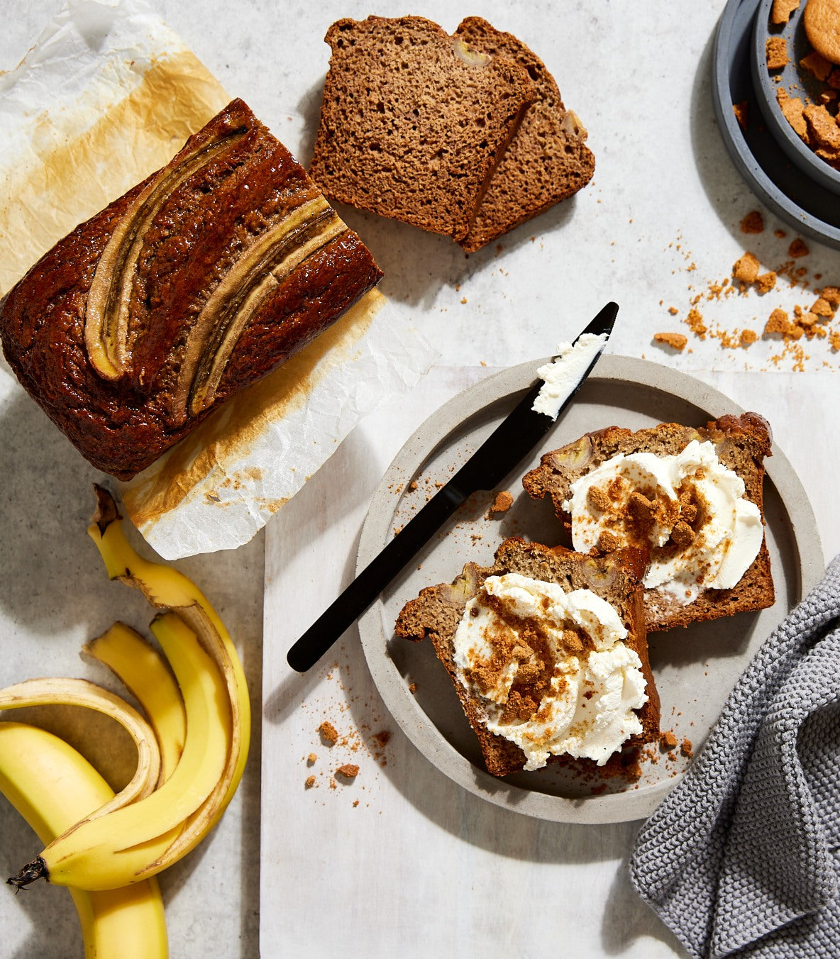 VBanana bread with mascarpone, honey and ginger cake crumb