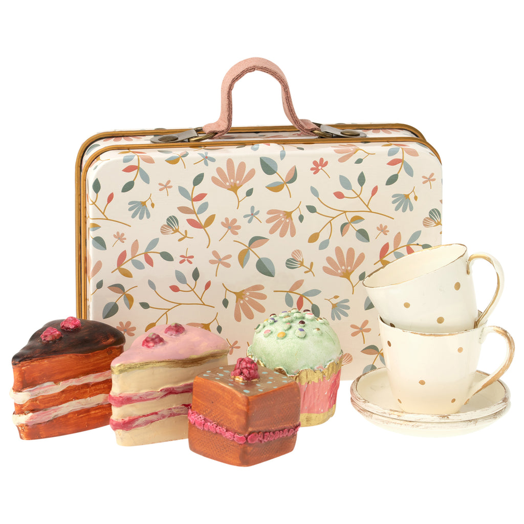 Cake Set in Suitcase