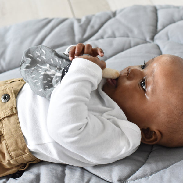 Acorn Crinkle Teether