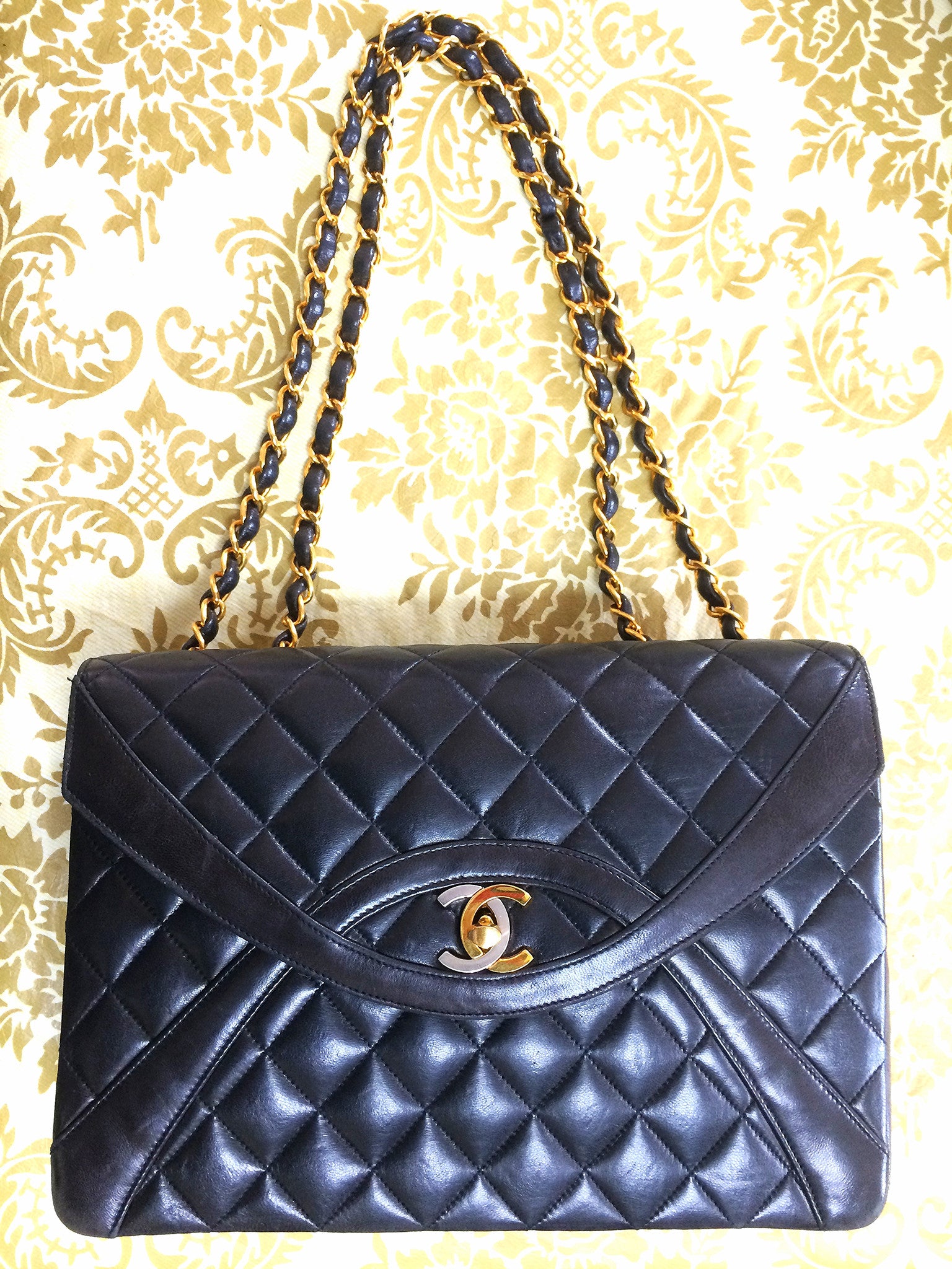 Vintage Chanel black 2.55 classic oval stitch design flap bag with gol – eNdApPi ***where you ...