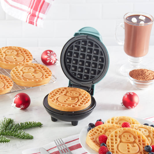 Christmas Tree Mini Waffle Maker – Dash