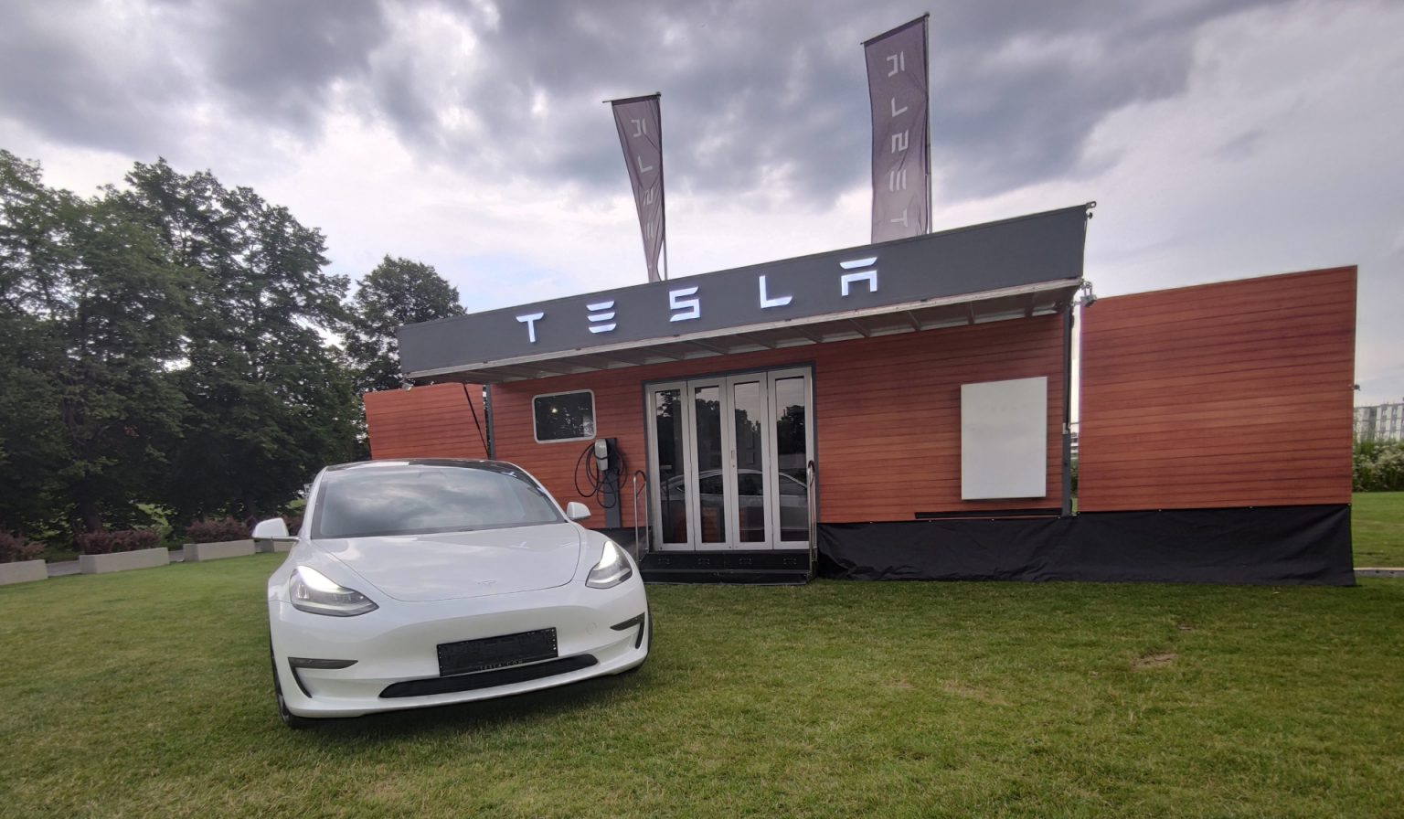 Tesla First Urban-Style Experience Center In Poland As Worldwide Expan