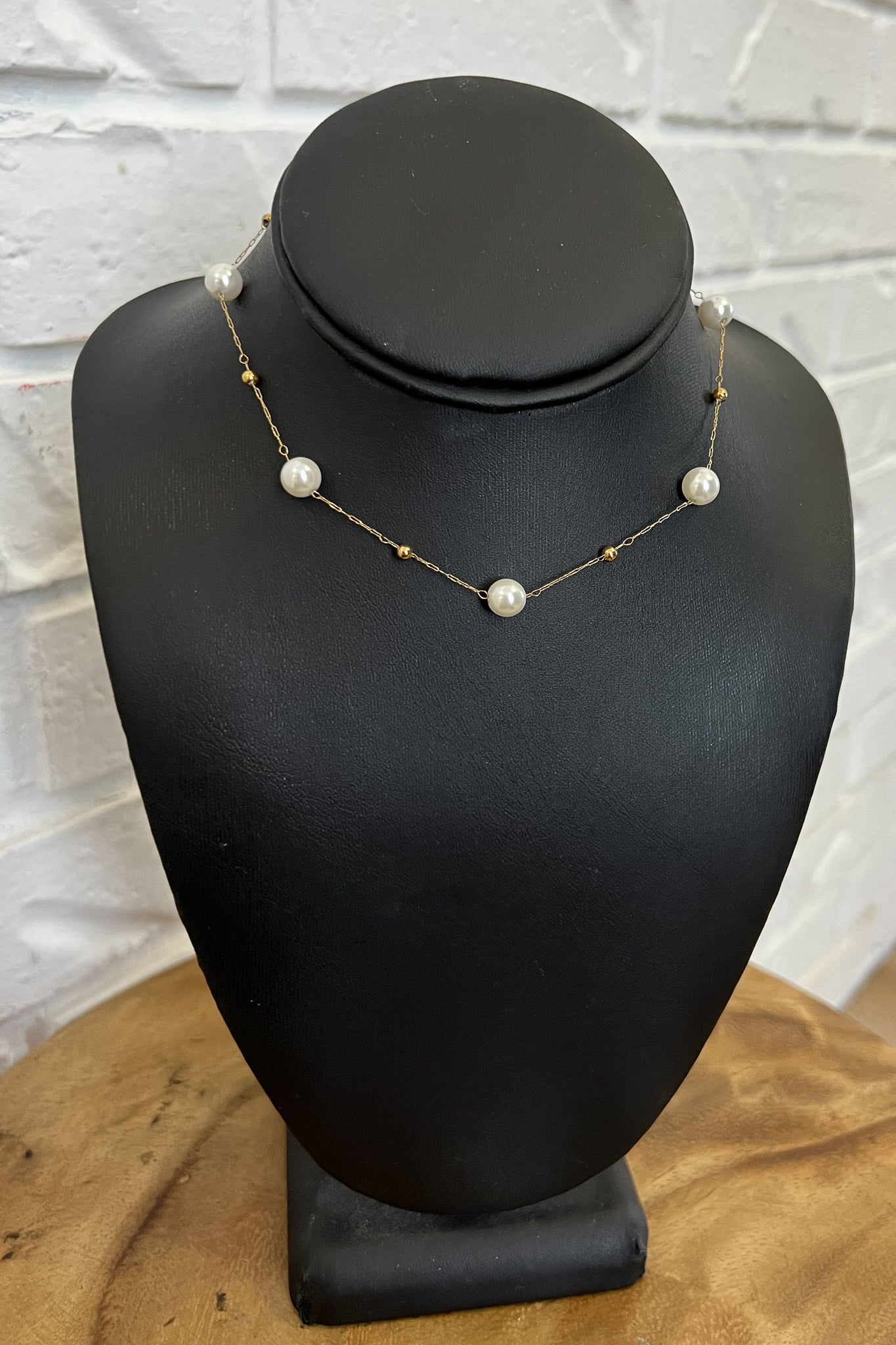 18K Cleo Dainty Pearl Necklace