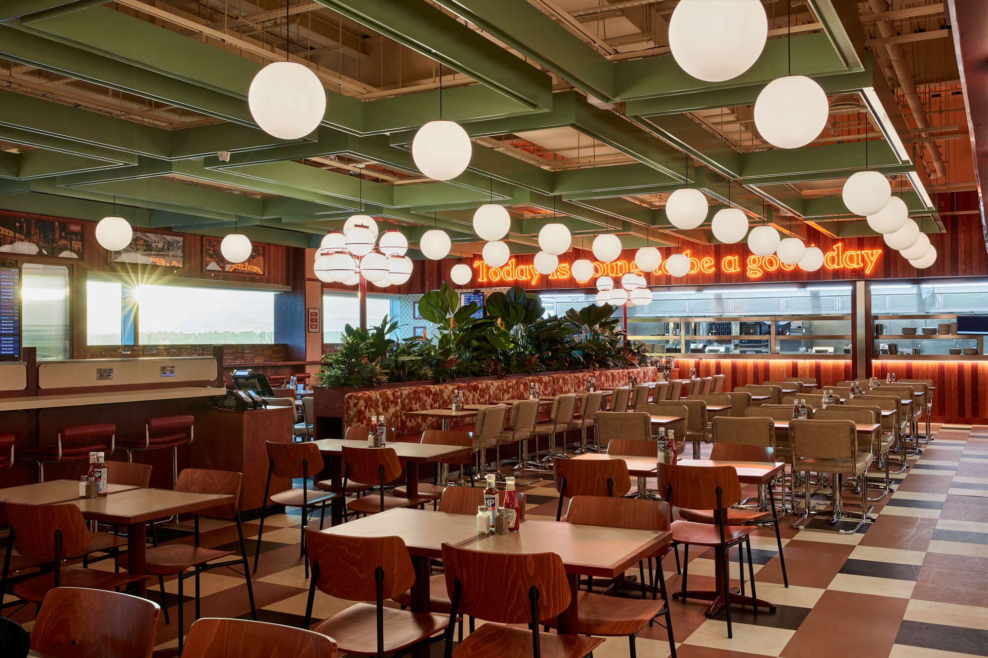 THE BREAKFAST CLUB RESTAURANT - GATWICK AIRPORT | LIGHTING