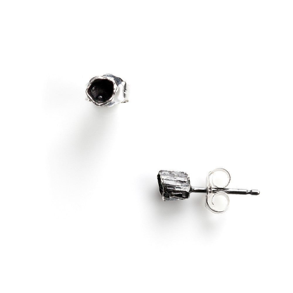 Oxidized single barnacle studs