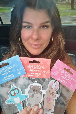 Pawsitively Fresh! Air Fresheners https://petperennials.com/collections/car-air-fresheners-pet-lover-air-fresheners/products/dont-sweat-it-car-air-freshener-clean-laundry-scent-1