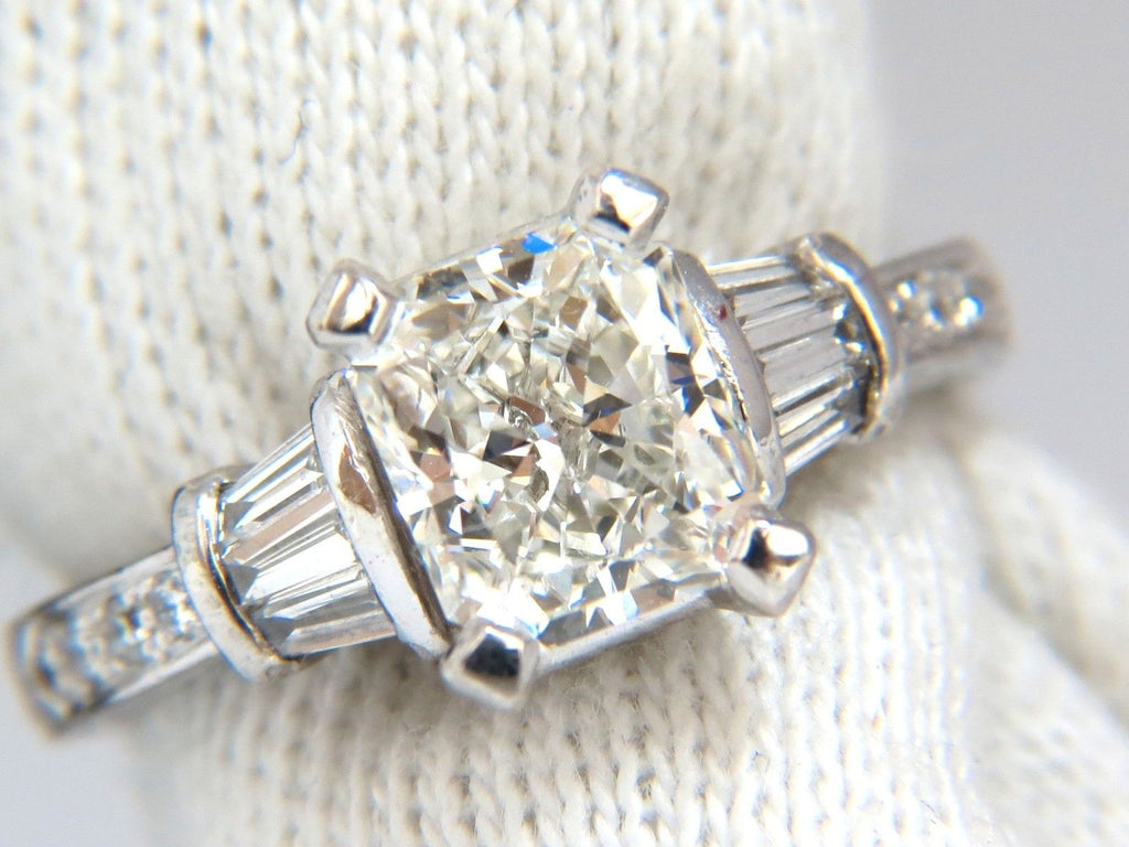GIA certified 2.00ct. Cushion cut diamond ring G/VVS-2 platinum classi ...