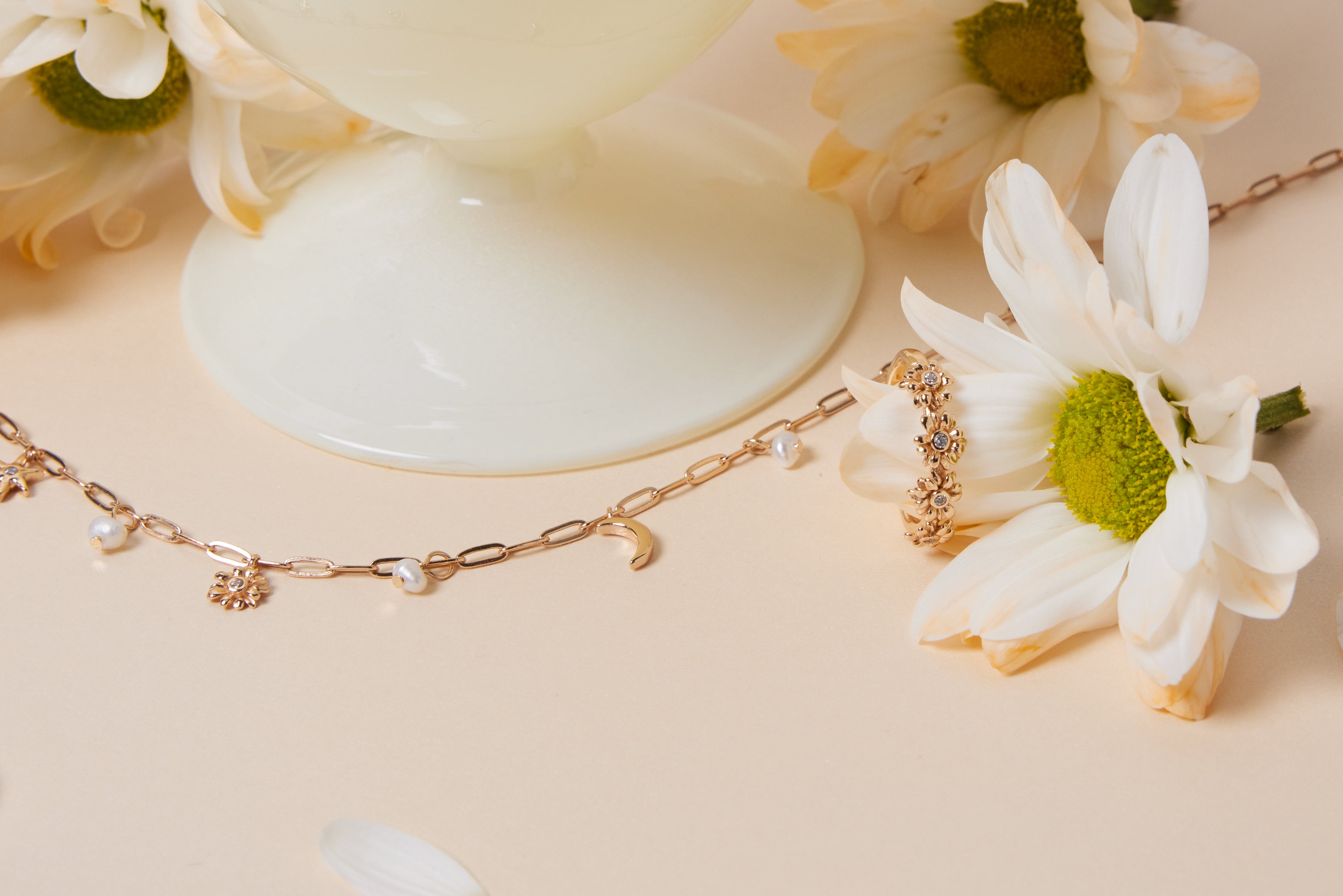 Gold Floral Ring - Daisy | LOVE BY THE MOON