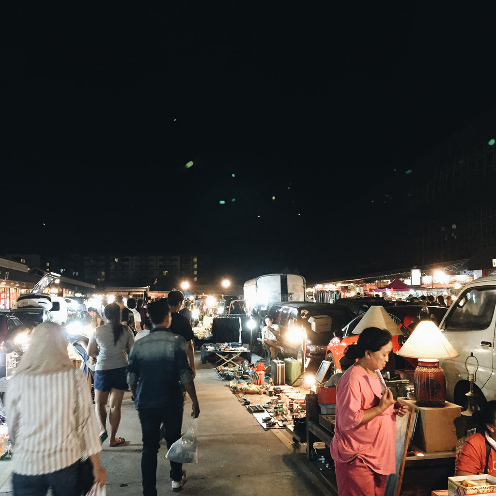 Talad Rot Fai Night market - Naiise.com