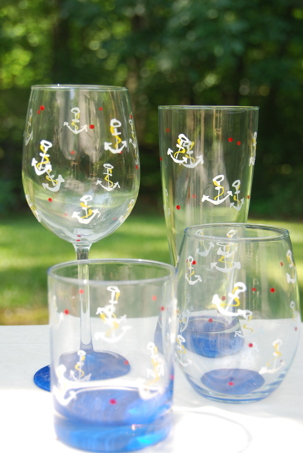 Mistletoe with Red Bows Hand-painted Glassware – Glorious Goblets