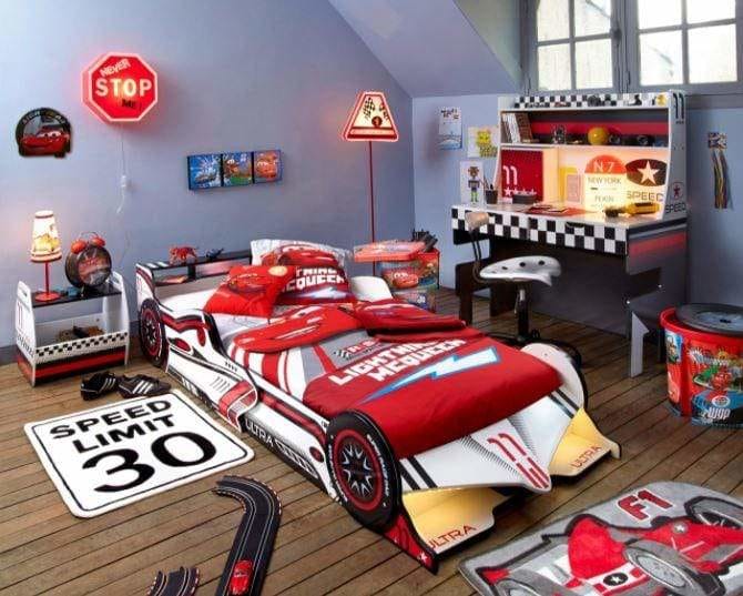 Voiture de course - Rouge Vilac pour chambre enfant - Les Enfants du Design