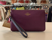 Load image into Gallery viewer, Coach Wristlet