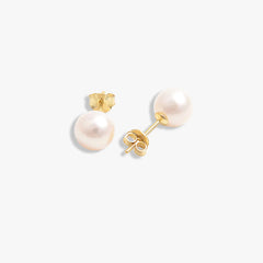 Essential earrings. Pearl Stud earrings