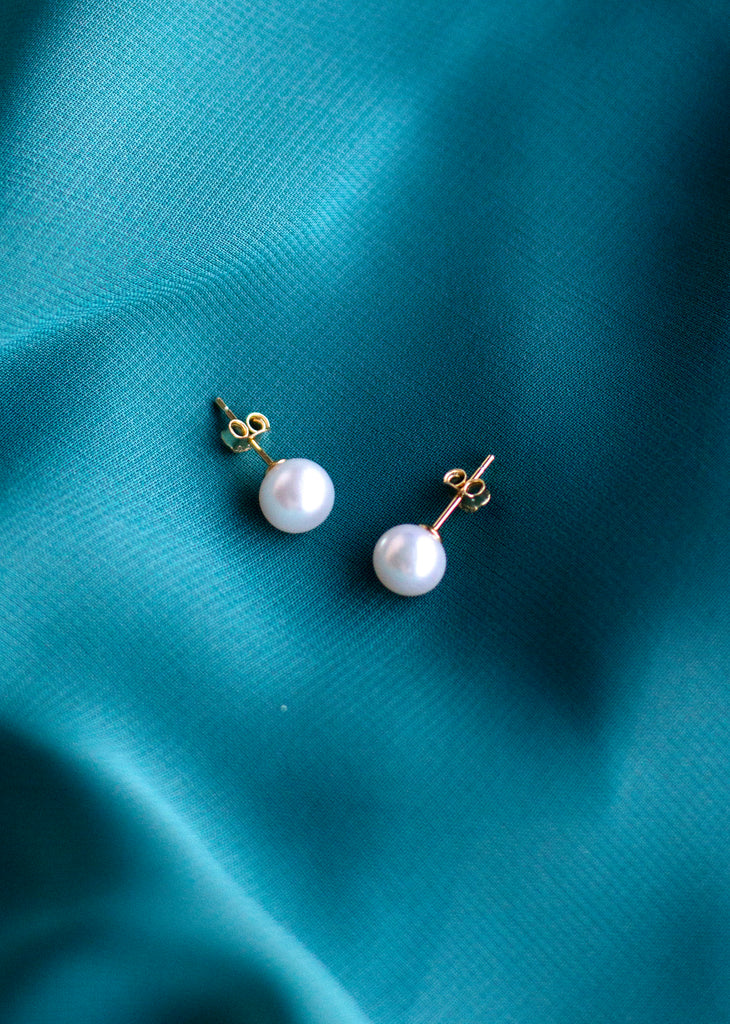 essential pearl earrings