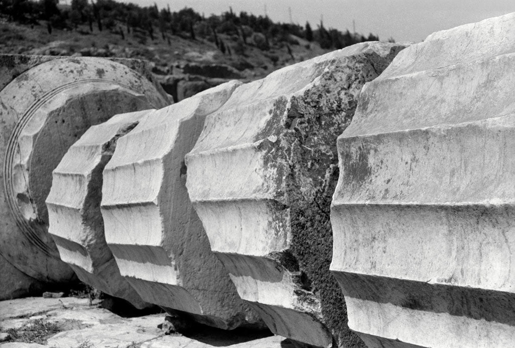 ’Art Brut Grès plage Normandie vers’ Photography by Charlotte Perriand
