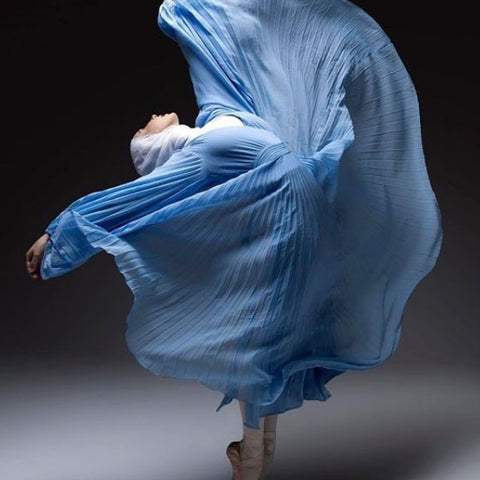 Bailarina con Hijab Azul Claro