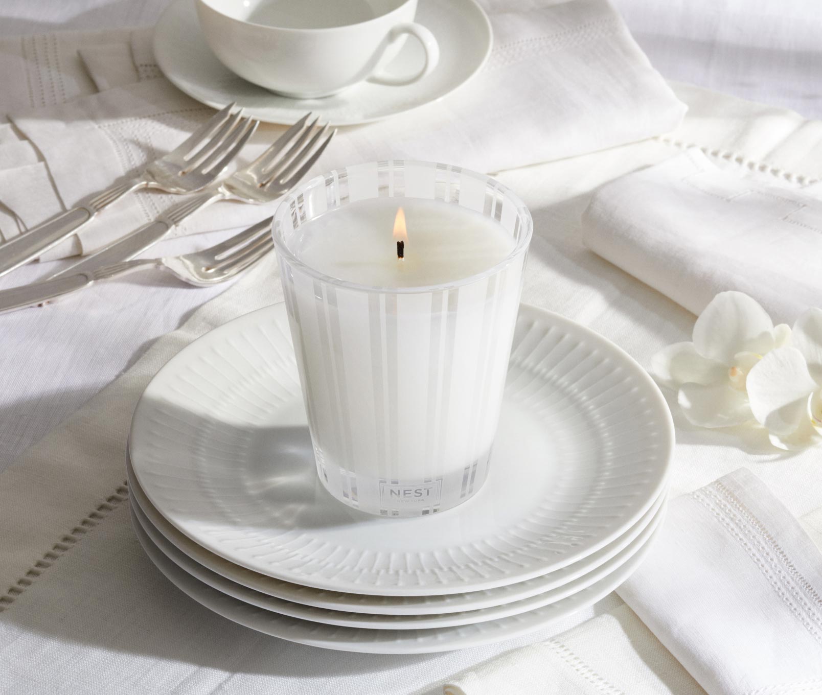 L'AVANT Fresh Linen Candle White