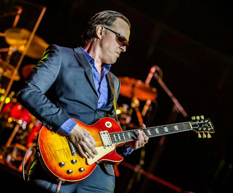 Blues and Country Collide: Joe Bonamassa and Brad Paisley Set Nashville Afire with Their Epic Guitar Duel for 4th of July Festivities