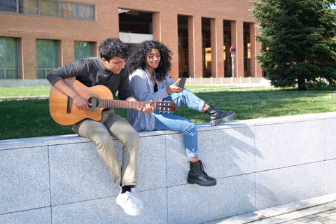 Integrating Guitar Lessons into the College Curriculum: Benefits and Challenges