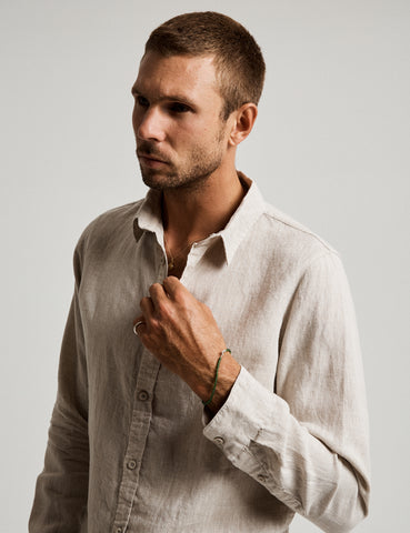 guy wearing linen longsleeve shirt