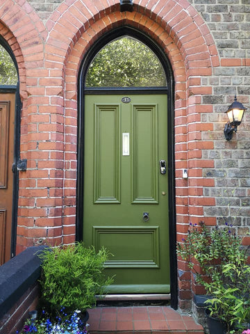 Vihreä maalattu ovi Constance Moss Al Fresco sarjasta, Frenchic Paint.
