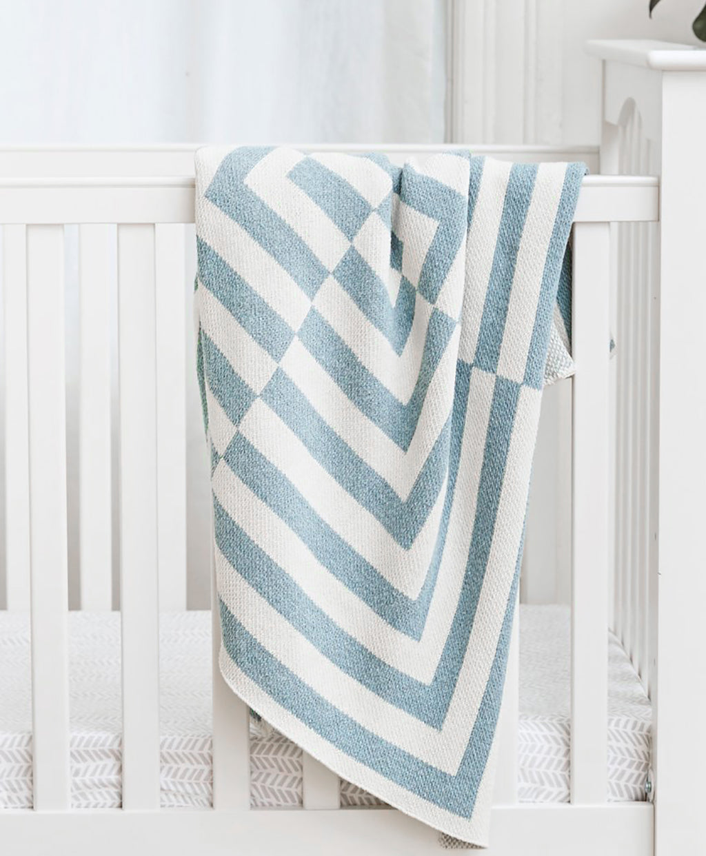 blue and white baby blanket