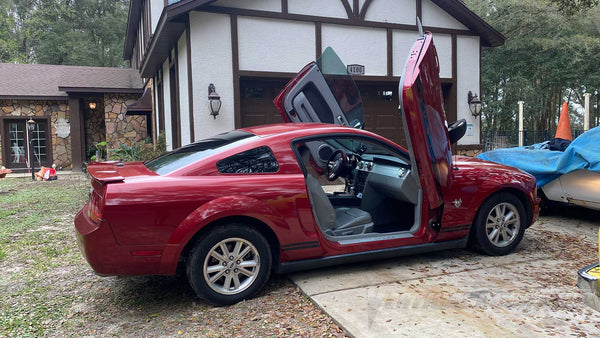 Ford Mustang from Florida featuring vertical lambo door conversion kit by Vertical Doors, Inc. VDCFM0510 Eleanor #fordmustang #Ford #mustang #roush #5thgen #gt #cobra #shelby #VerticalDoorsInc #LamboDoors #VerticalDoors #USA 