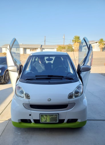 Aleta's 2008 Smart Fortwo featuring Vertical Doors, Inc. vertical lambo doors conversion kit.